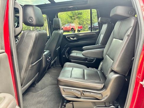 Used 2022 Chevrolet Suburban RST w/ Sport Performance Package RWD image 19