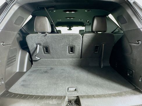 Used 2023 Chevrolet Traverse LT w/ Rear Camera Mirror Package image 29