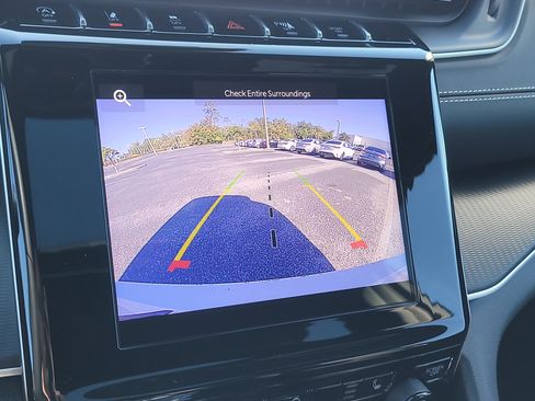 Used 2023 Jeep Grand Cherokee L Laredo image 29