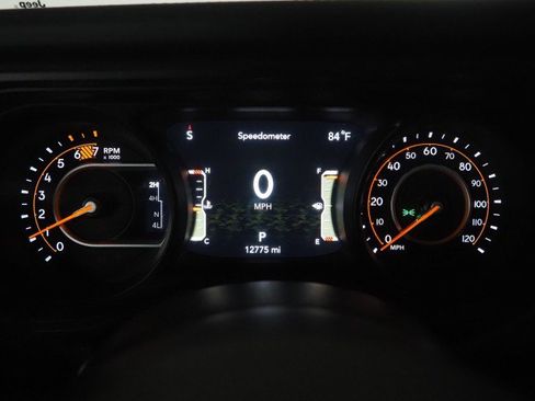Used 2025 Jeep Wrangler 4WD Rubicon image 16