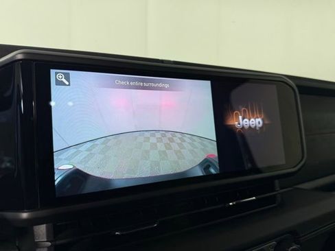 Used 2024 Jeep Gladiator Rubicon w/ Convenience Group image 19