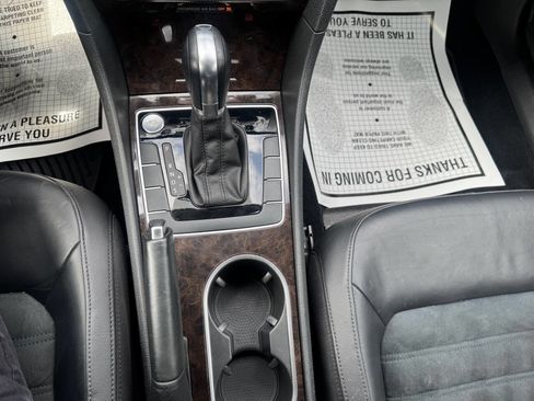 Used 2014 Volkswagen Passat 1.8T SEL Premium image 16