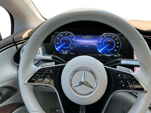 Used 2023 Mercedes-Benz EQS 580 4MATIC Sedan w/ Exclusive Trim Package image 12