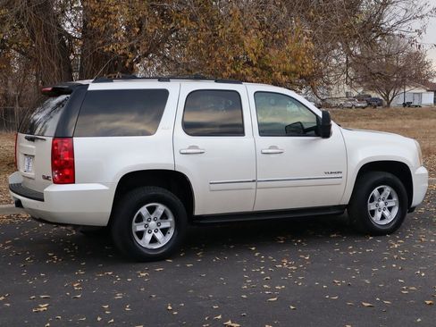 Used 2011 GMC Yukon SLT w/ SLT-2 Equipment Package image 4