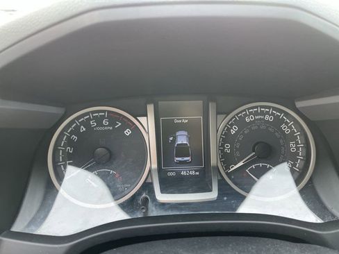 Used 2021 Toyota Tacoma SR5 w/ Trail Edition image 4