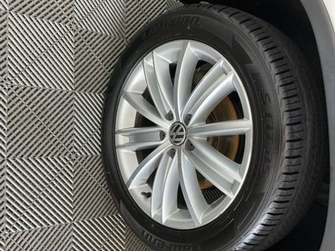Used 2012 Volkswagen Tiguan S image 26