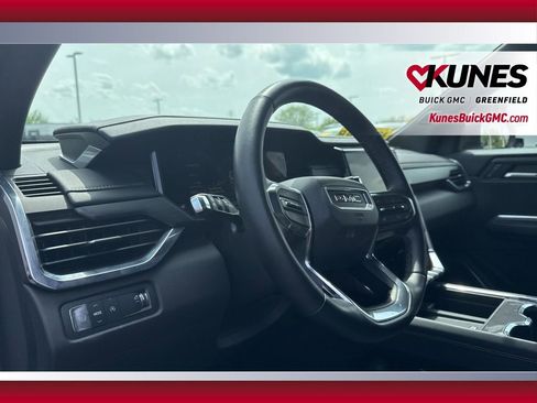 Used 2025 GMC Acadia Elevation FWD image 18