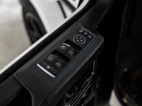 Used 2014 Mercedes-Benz G 63 AMG 4MATIC image 44
