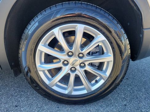 Used 2023 Cadillac XT4 Luxury w/ Cold Weather Package image 28