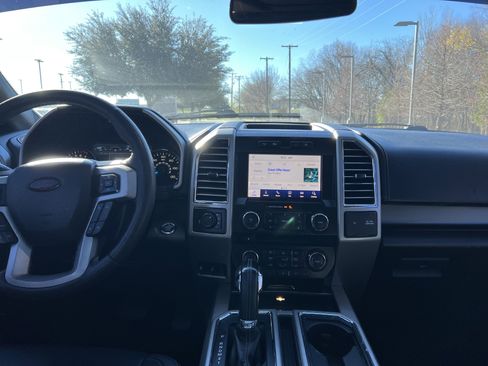 Used 2015 Ford F150 Lariat image 29