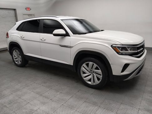 Used 2020 Volkswagen Atlas Cross Sport SE w/ Towing Package image 11
