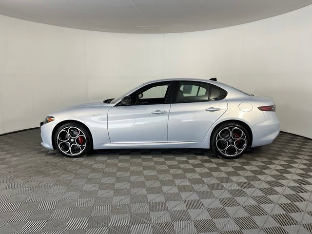 Used 2026 Alfa Romeo Giulia AWD w/ Driving Assist Package image 4