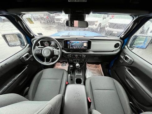 Used 2025 Jeep Wrangler Sport S image 21