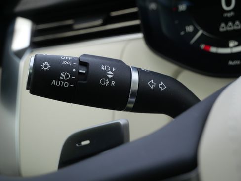 Certified 2023 Land Rover Range Rover SE image 28