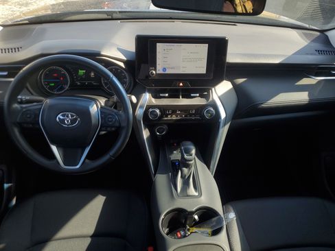 Used 2023 Toyota Venza LE image 15