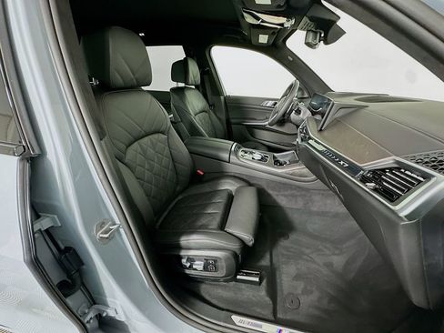 Used 2025 BMW X7 xDrive40i w/ M Sport Package image 30