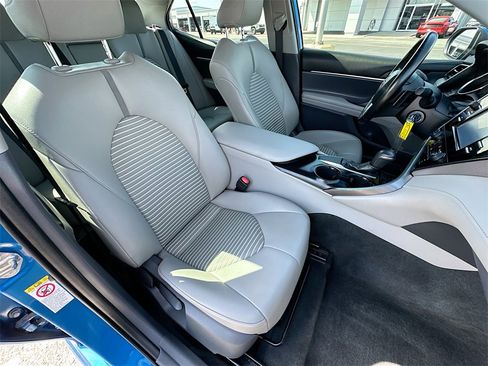 Used 2019 Toyota Camry SE image 25