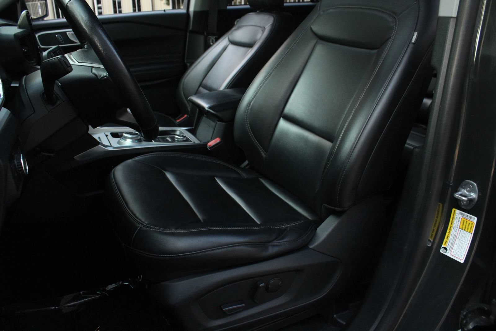 Used 2023 Ford Explorer XLT w/ Equipment Group 202A AWD/4WD image 17