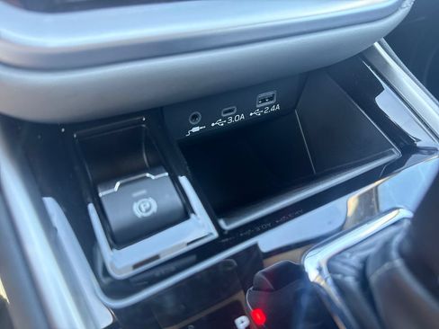 Used 2025 Subaru Outback Premium AWD/4WD image 20