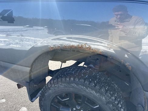 Used 2017 Nissan Titan SV image 31