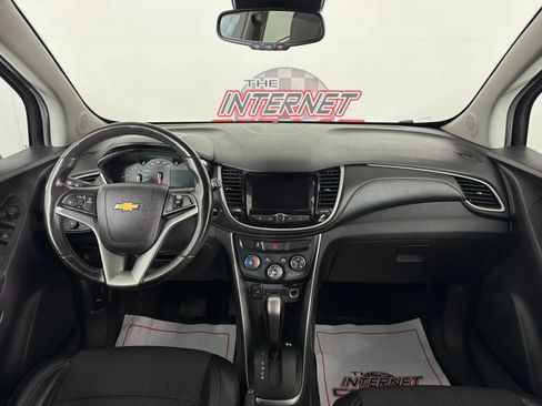Used 2020 Chevrolet Trax LT w/ LT Convenience Package FWD image 11