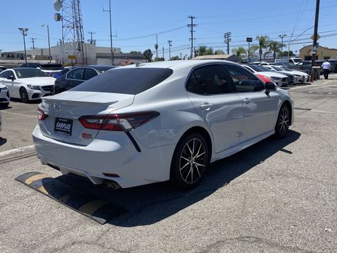 Used 2022 Toyota Camry SE w/ Audio Upgrade Package FWD image 8