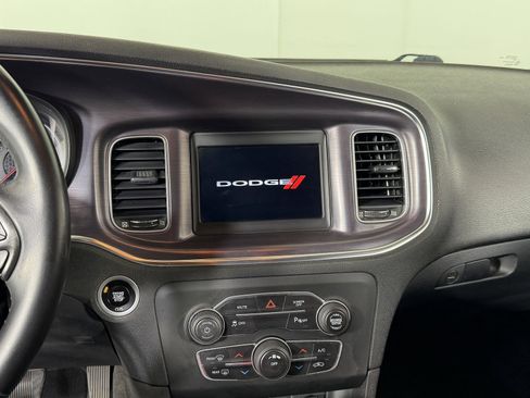 Used 2018 Dodge Charger SXT image 11