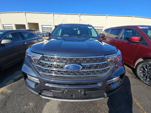 Used 2022 Ford Explorer XLT w/ Equipment Group 202A image 2