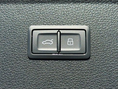 Certified 2023 Audi Q5 2.0T Premium w/ Convenience Package image 12