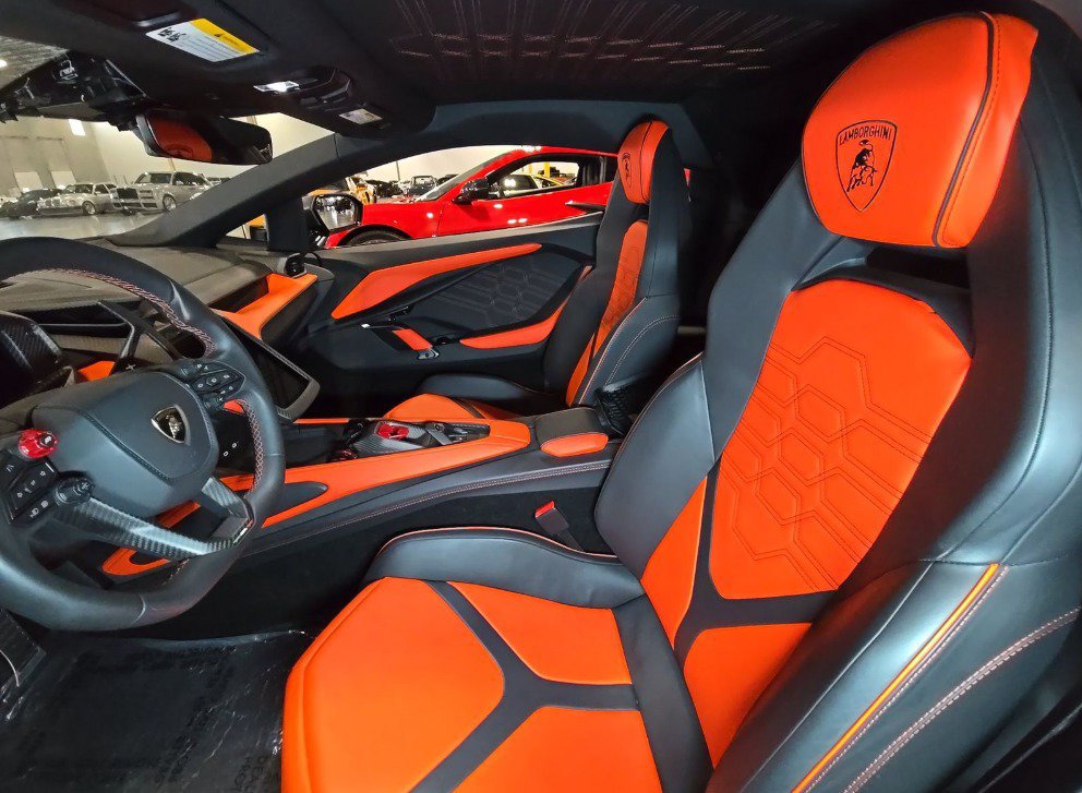 Used 2024 Lamborghini Revuelto AWD/4WD image 7