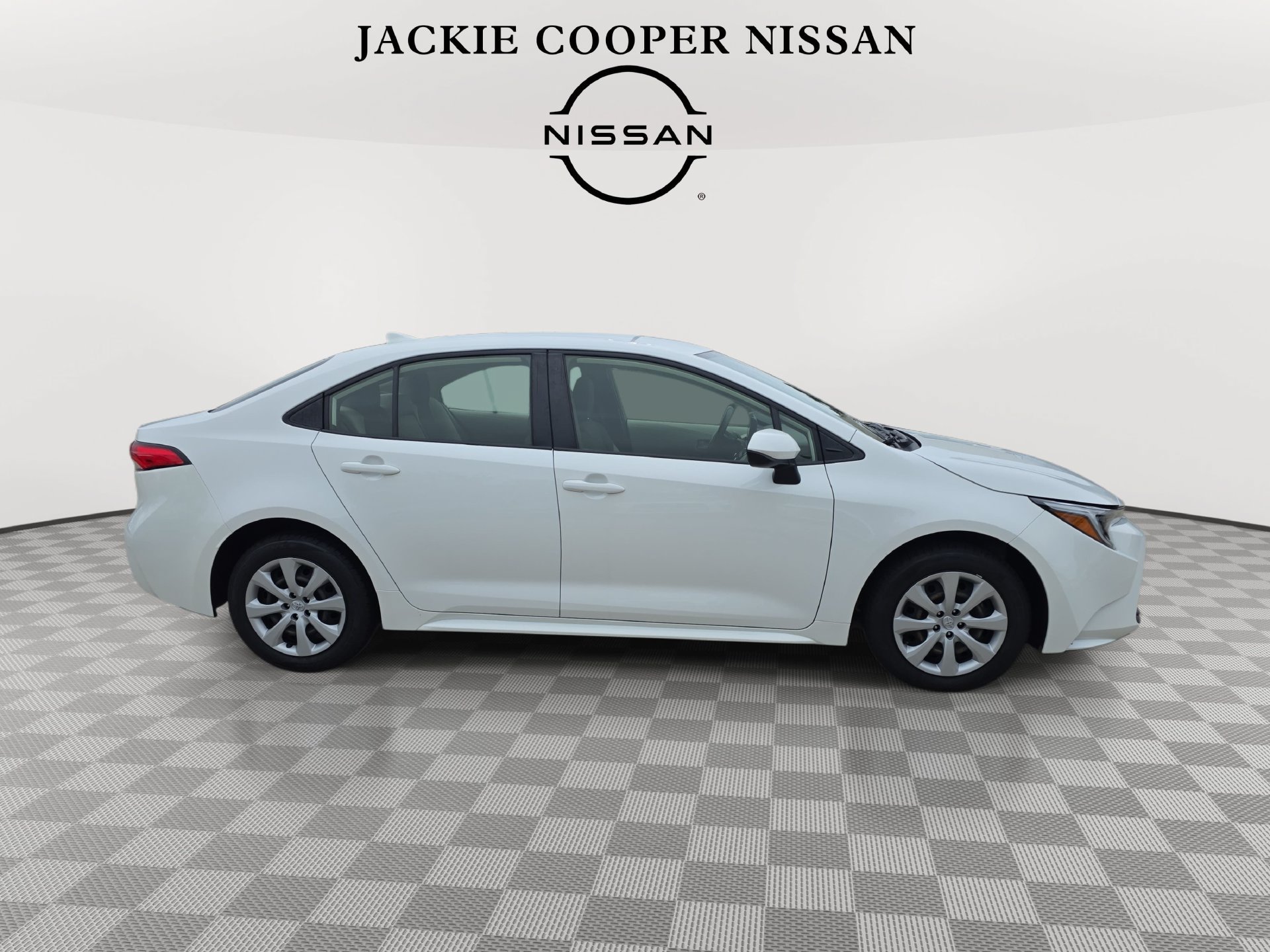 Used 2023 Toyota Corolla LE FWD image 4