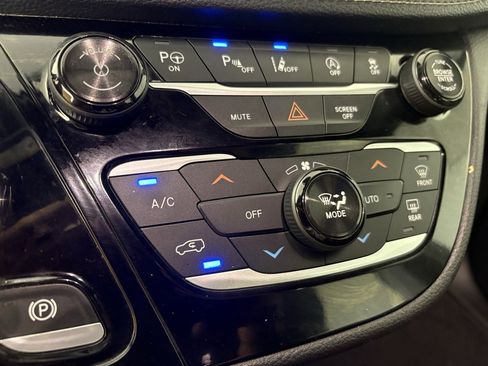 Used 2018 Chrysler Pacifica Limited w/ Advanced Safetytec Group image 33