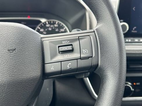 Used 2025 Nissan Rogue S AWD/4WD image 82