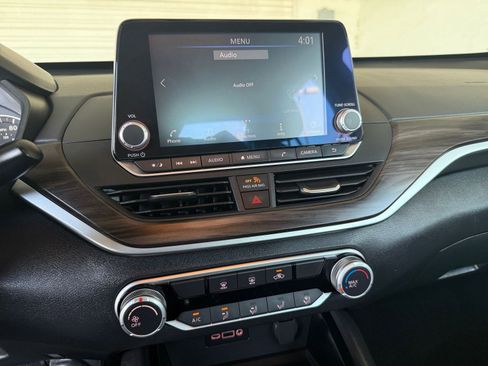 Used 2024 Nissan Altima 2.5 SV image 18