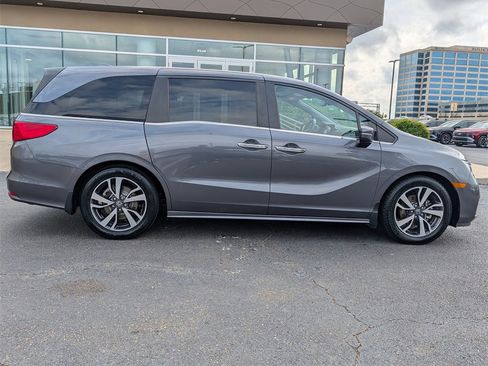 Used 2021 Honda Odyssey Touring image 3