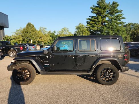 Used 2023 Jeep Wrangler Unlimited Sahara w/ Cold Weather Group AWD/4WD image 4