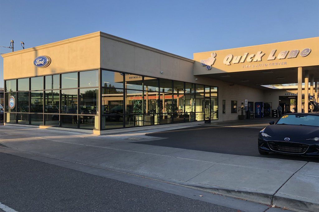 Used 2023 Ford F150 Lightning Platinum AWD/4WD image 28