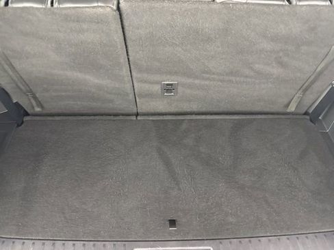 Used 2022 Toyota Highlander XLE AWD/4WD image 33