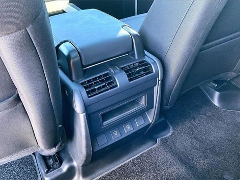 Used 2025 Land Rover Defender 110 S image 25