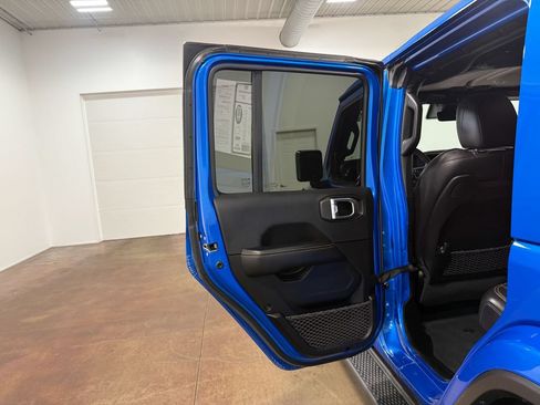 Used 2024 Jeep Wrangler Unlimited Sahara w/ Technology Group AWD/4WD image 45