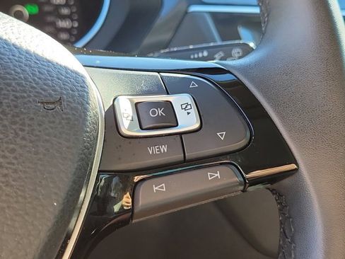 Certified 2020 Volkswagen Tiguan SE image 25