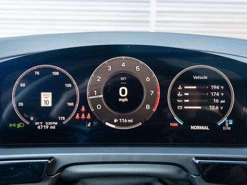 Certified 2025 Porsche Cayenne image 25