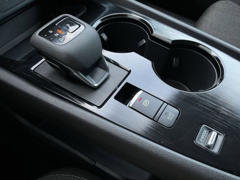 Used 2025 Nissan Rogue SV image 33