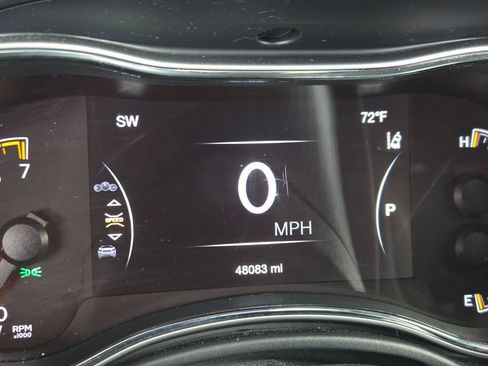 Used 2020 Jeep Grand Cherokee Altitude AWD/4WD image 32