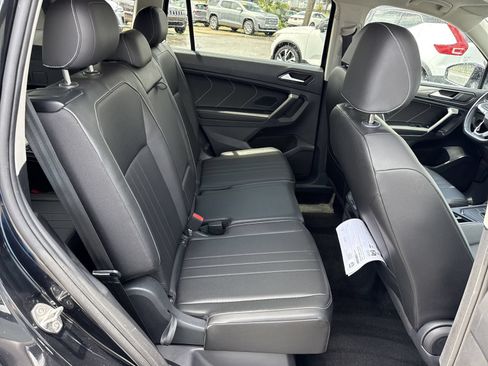 Used 2023 Volkswagen Tiguan SE FWD image 29
