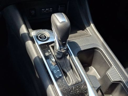 Used 2024 Nissan Sentra SV FWD image 11