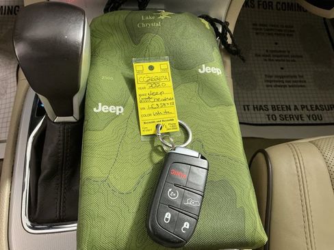 Used 2020 Jeep Grand Cherokee Overland w/ Interior Metal Package AWD/4WD image 30