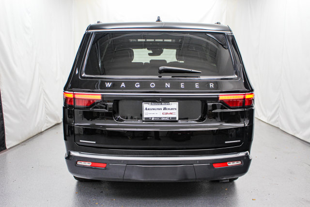 Used 2022 Jeep Wagoneer Series III w/ Premium Group I AWD/4WD image 7