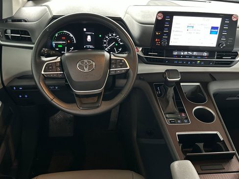 Used 2024 Toyota Sienna XLE image 13