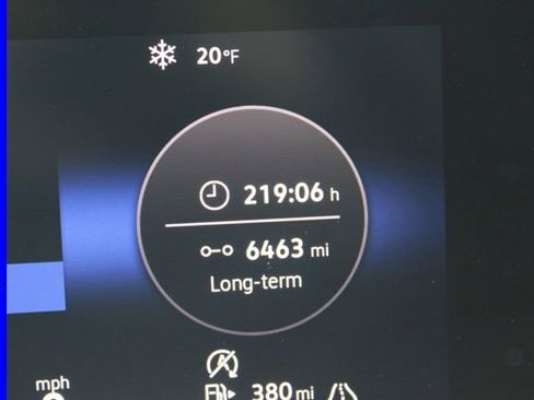 Used 2025 Volkswagen Tiguan SE image 33